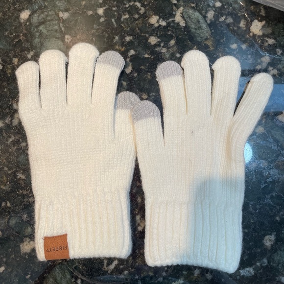 Women's Winter Essentials 4pc. Set - Picture 6 of 11